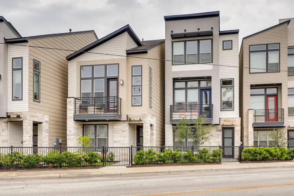 Gorgeous 4 Bed On St Mary's - Minutes To Riverwalk/pearl Holiday home San Antonio